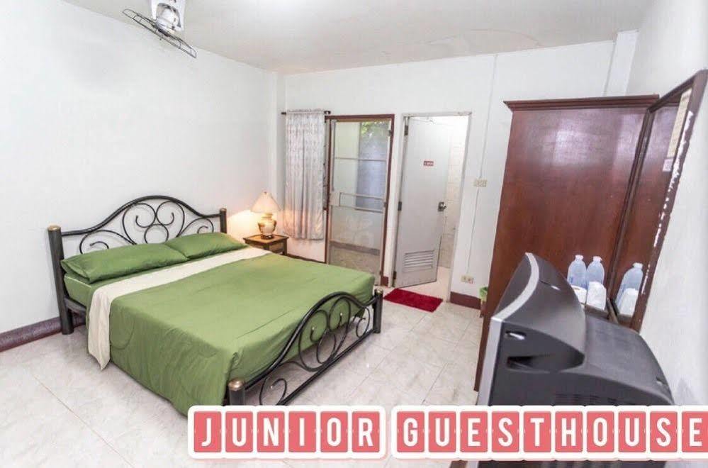 Junior House Hostel เชียงใหม่ ภายนอก รูปภาพ